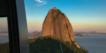 5 Erros de Turistas no Brasil em 2025: Guia para Evitar e Aproveitar - Cover Image