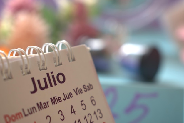 A close-up shot of a calendar highlighting payment dates for the Bolsa Família program in 2025. The image should have a friendly and helpful tone, emphasizing important dates for beneficiaries.