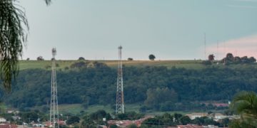 5G no Brasil: Expansão, Benefícios e Impacto na Economia e Sociedade - Cover Image