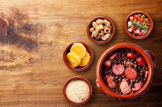 Receitas de Família Baratas BR: Top 3 Pratos Típicos (Menos de R$30) 2025