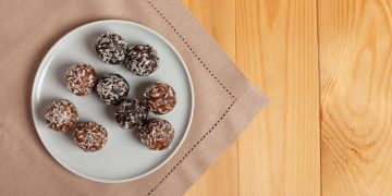 Brigadeiro Gourmet: Guia Definitivo para Fazer e Vender com Lucro - Cover Image