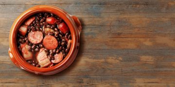 Receitas Veganas Brasileiras: Sabor e Tradição Sem Carne - Cover Image