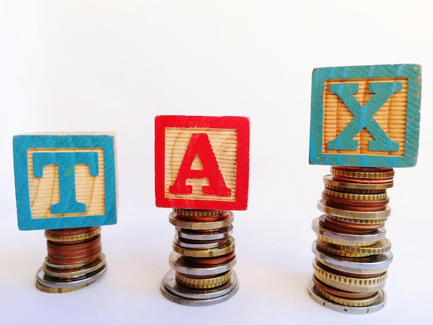 A graphic illustrating the differences between traditional IRA and Roth IRA, highlighting the tax benefits at different stages (contribution vs. withdrawal). The graphic is colorful and easy to understand.